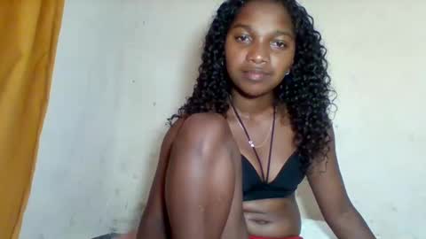 Snapshot of mila_lunah chatting on 03/22/26, 12:52 mila_lunah online show from 03/22/26, 12:52