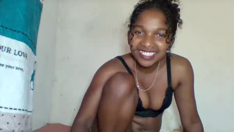 Snapshot of mila_lunah chatting on 03/27/26, 07:36 mila_lunah online show from 03/27/26, 07:36