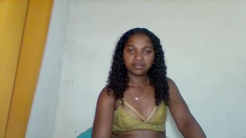Snapshot of mila_lunah chatting on 04/14/26, 03:29 mila_lunah online show from 04/14/26, 03:29
