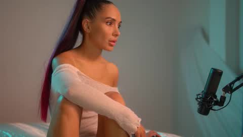 Snapshot of mila_may_ chatting on 09/21/25, 03:46 mila may online show from 09/21/25, 03:46