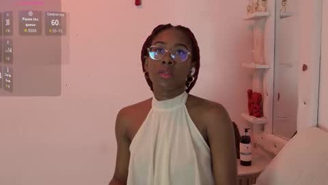 Snapshot of mila_n_max chatting on 11/18/25, 12:09 Mila Max online show from 11/18/25, 12:09