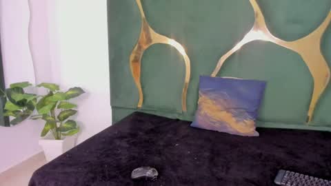 mila_petiteasm online show from 06/15/26, 12:51