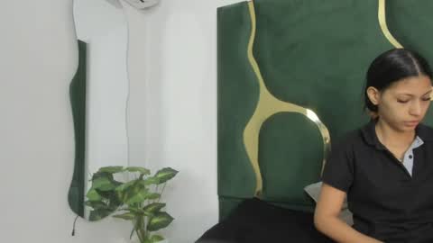 mila_petiteasm online show from 07/09/26, 12:20