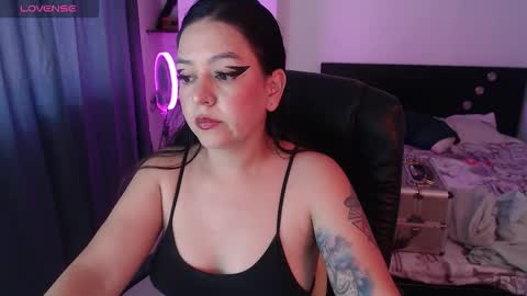 Snapshot of mila_phoenix chatting on 12/22/25, 06:38 mila_phoenix online show from 12/22/25, 06:38