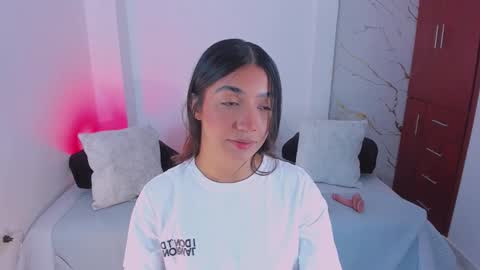 Snapshot of mila_rose1 chatting on 03/28/26, 01:38 martina online show from 03/28/26, 01:38