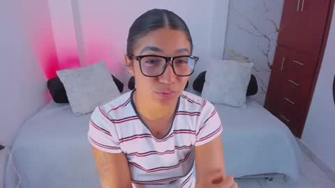 Snapshot of mila_rose1 chatting on 04/04/26, 02:54 martina online show from 04/04/26, 02:54