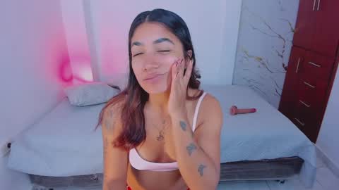 Snapshot of mila_rose1 chatting on 04/09/26, 02:11 martina online show from 04/09/26, 02:11