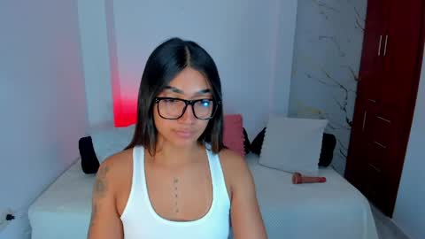 Snapshot of mila_rose1 chatting on 04/20/26, 03:09 martina online show from 04/20/26, 03:09