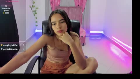 Snapshot of mila_rouge06 chatting on 04/08/26, 01:44 Mila online show from 04/08/26, 01:44