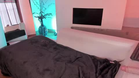 Mila online show from 03/01/25, 05:27