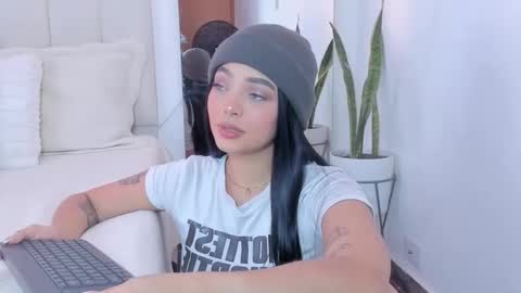 Snapshot of mila_stark333 chatting on 04/14/26, 04:40 mila_stark333 online show from 04/14/26, 04:40