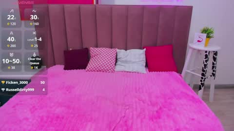 Snapshot of mila_stunning chatting on 04/10/26, 01:33 Mila online show from 04/10/26, 01:33