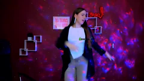 mila_sun__ online show from 02/18/26, 10:00