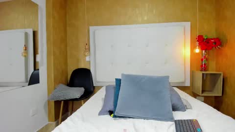          online show from 10/01/25, 12:16