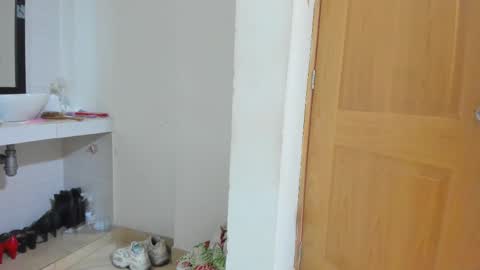 Snapshot of milaa_petite chatting on 03/23/26, 08:13 online show from 03/23/26, 08:13