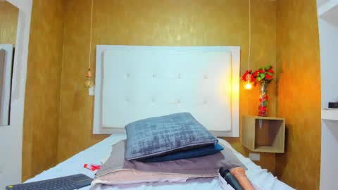 Snapshot of milaa_petite chatting on 03/30/26, 08:54 online show from 03/30/26, 08:54