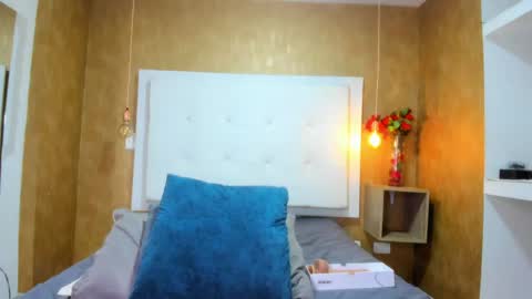 Snapshot of milaa_petite chatting on 04/11/26, 09:30 online show from 04/11/26, 09:30