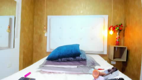 Snapshot of milaa_petite chatting on 04/13/26, 08:14 online show from 04/13/26, 08:14