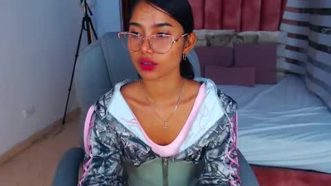 Snapshot of milaa_star chatting on 10/02/25, 04:41 milaa_star online show from 10/02/25, 04:41