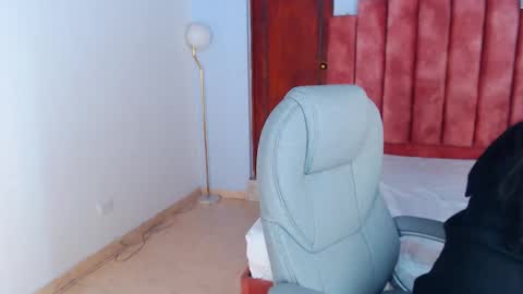 Snapshot of milaa_star chatting on 10/09/25, 04:10 milaa_star online show from 10/09/25, 04:10