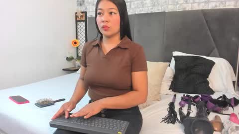 mila online show from 10/24/25, 10:11