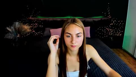 Milla online show from 09/19/25, 12:28