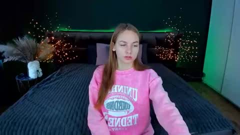 Milla online show from 12/03/25, 06:54