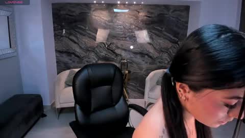 Snapshot of milacoleman chatting on 03/17/26, 03:11 Mila online show from 03/17/26, 03:11