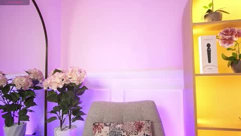 milacrave online show from 03/09/26, 11:36