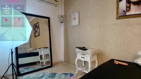 miladiosa online show from 12/03/25, 12:03