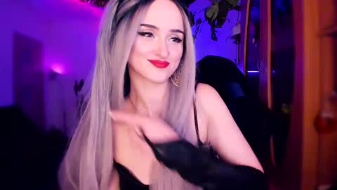 Snapshot of miladyjolie chatting on 01/25/25, 12:27 MiladyJolie online show from 01/25/25, 12:27