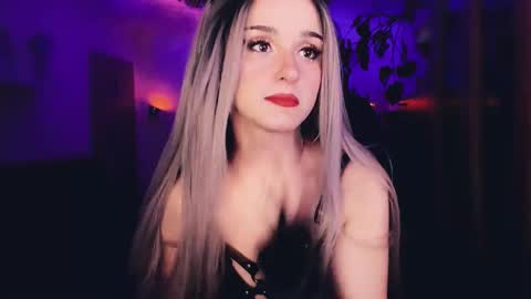 Snapshot of miladyjolie chatting on 09/09/25, 02:22 MiladyJolie online show from 09/09/25, 02:22