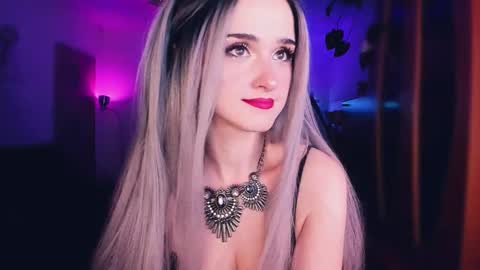 Snapshot of miladyjolie chatting on 11/26/25, 10:00 MiladyJolie online show from 11/26/25, 10:00