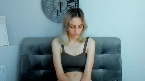 Snapshot of milaglow chatting on 06/19/26, 03:27 MilaGlow online show from 06/19/26, 03:27