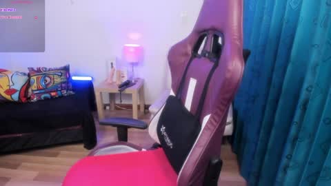 Snapshot of milakunisxx chatting on 05/14/26, 02:51 Lorena online show from 05/14/26, 02:51