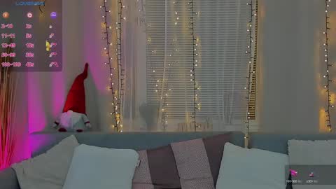 Snapshot of milaloove chatting on 12/20/24, 01:58 Mila online show from 12/20/24, 01:58