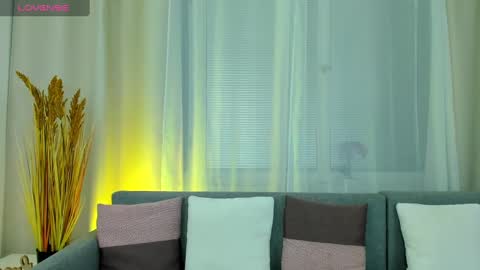 Snapshot of milaloove chatting on 02/25/25, 09:57 Mila online show from 02/25/25, 09:57