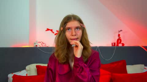 Mila online show from 04/18/26, 07:01