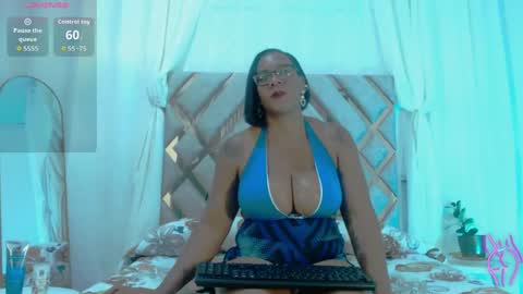 Snapshot of milamonroexx chatting on 05/14/26, 02:18 MilaMonroeXX online show from 05/14/26, 02:18