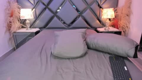 milan_lewiss online show from 04/01/26, 01:41