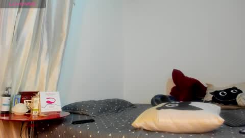 Snapshot of milan_roux chatting on 04/02/26, 06:33 Milane online show from 04/02/26, 06:33