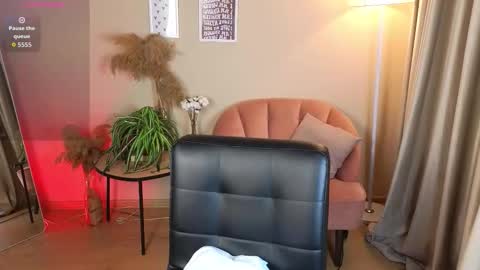 Snapshot of milana__key chatting on 09/17/25, 09:27 Milana online show from 09/17/25, 09:27