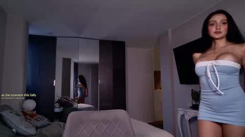 Snapshot of milana_desire chatting on 02/27/26, 10:43 milana online show from 02/27/26, 10:43