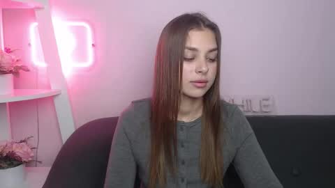 milanaangelas online show from 11/18/25, 08:46