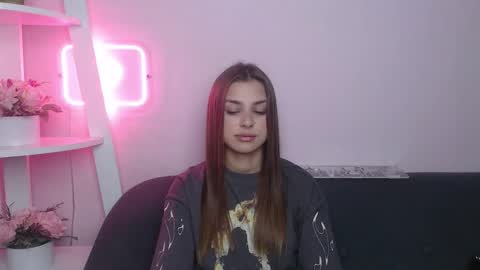 milanaangelas online show from 11/23/25, 05:40