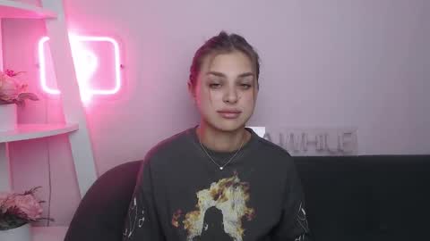 milanaangelas online show from 11/24/25, 09:03