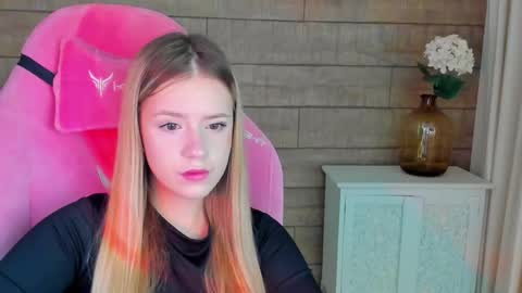 MilanaBalmain online show from 09/28/25, 04:07