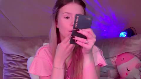 MilanaBalmain online show from 11/24/25, 04:23