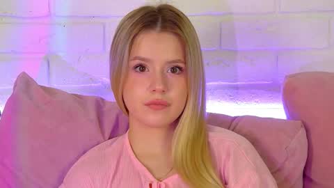 MilanaBalmain online show from 02/27/26, 04:23