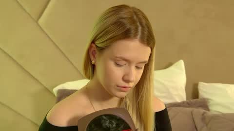 MilanaBalmain online show from 04/07/26, 04:46